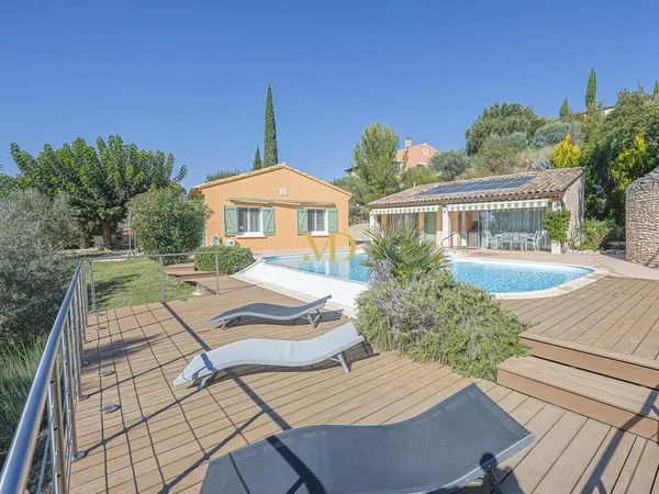 Maison proche de Roussillon avec vues imprenables
