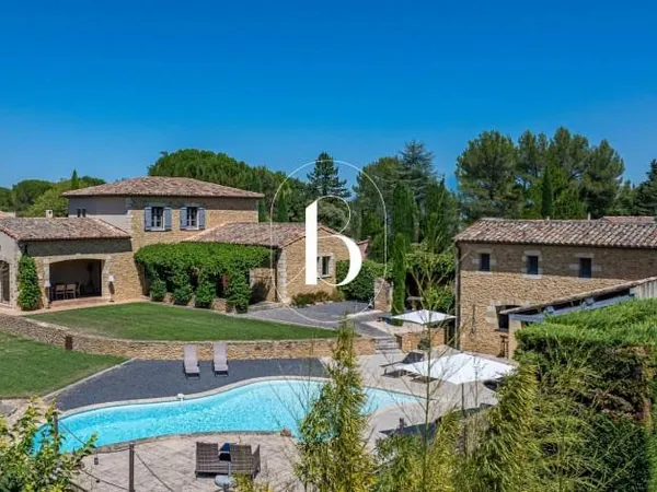 Maison 9 pièces 210 m²