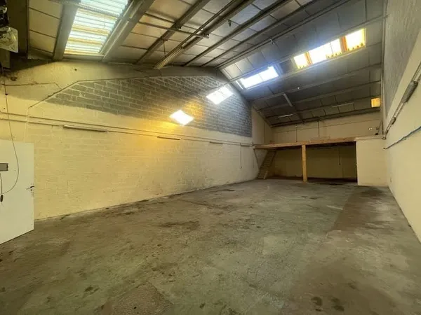 Local 137 m²
