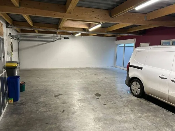 Entrepôt 140 m²