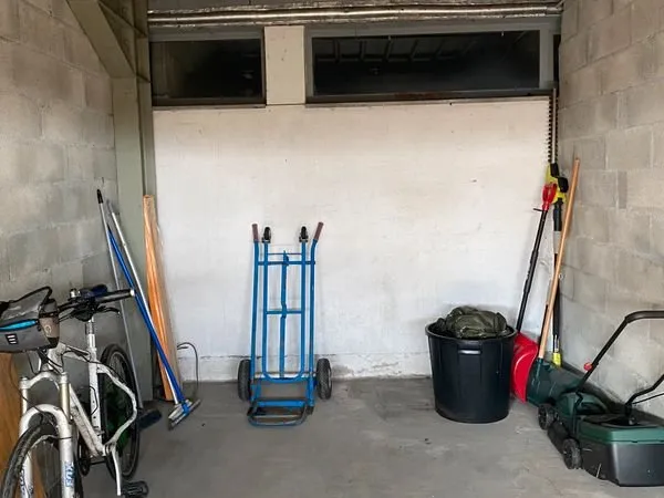 Vend garage pour voiture ou box de stockage