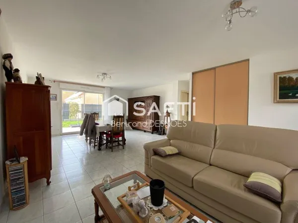 Maison de plain-pied, 3 chambres, quartier calme.