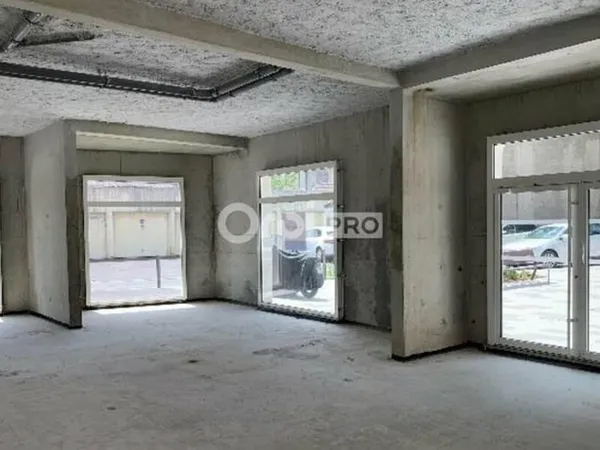 Local commercial 247 m²
