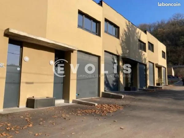 Local d'activité 136 m²