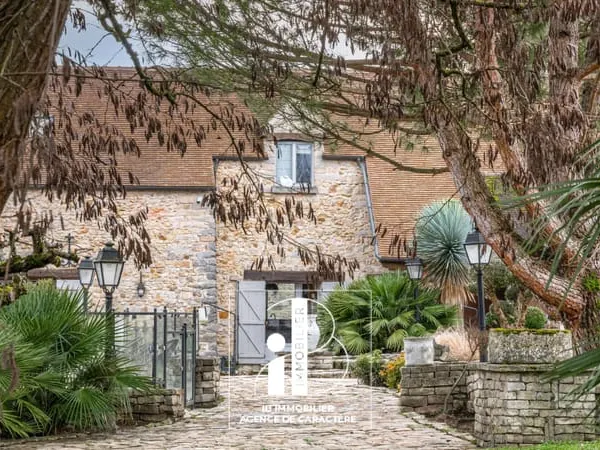 VILLAGE AUX PORTES DE MILLY LA FORÊT, UNE TRÈS BELLE PROPRIÉTÉ DE CARACTÈRE DE 280 M² AVEC PISCINE E