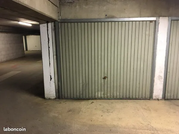 Loue garage clos