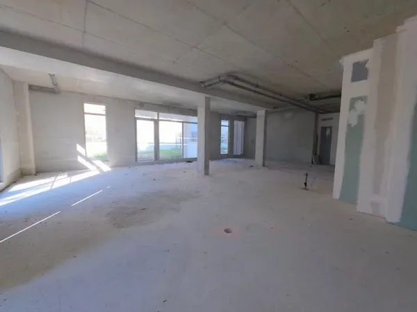 Commerce 90 m²