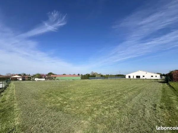 Terrain 1774 m² Saint-adjutory