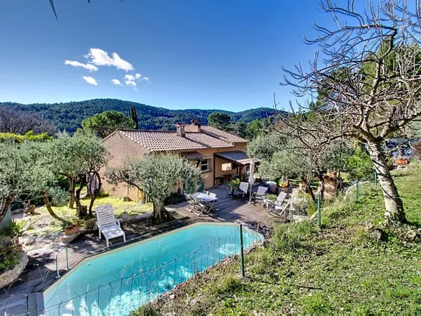 EXCLUSIVITE MAISON A VENDRE FIGANIERES - 88m² environ + dépendance de 16m² sur un terrain de 4495m² 