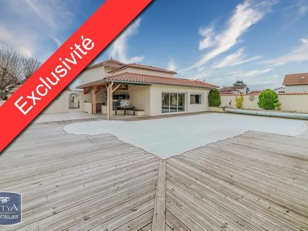 Maison 9 pièces 232 m²