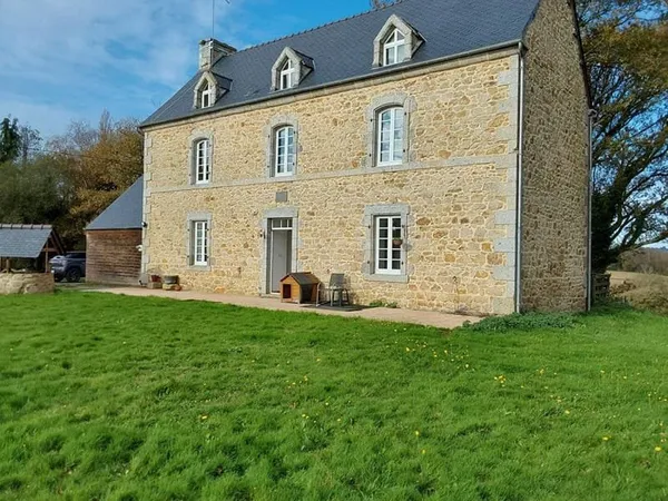 Maison Glomel 5 pièce(s) 171 m2