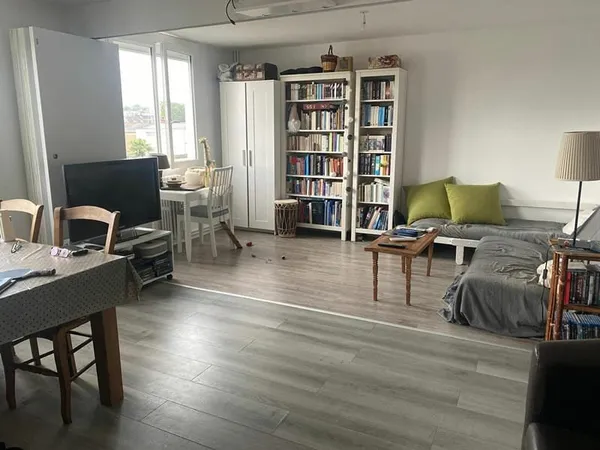 Zola - Idéalement situé, dans peite copropriété calme, bel appartement - double salon-séjour, deux c