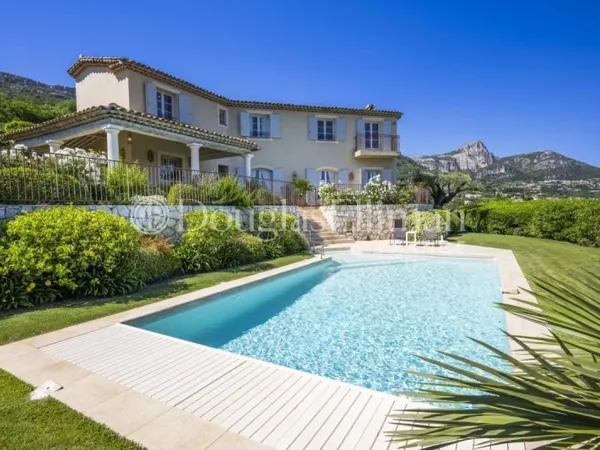 VENCE - Villa avec vue mer, dans un domaine privé