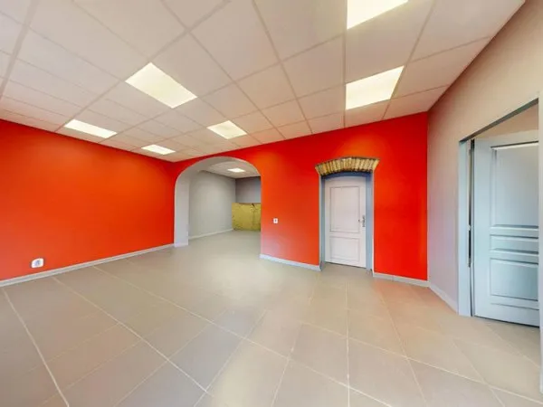 Girardi Immobilier vous propose à Montbéliard avenue Joffre, un appartement, au RDC d'un joli immeub