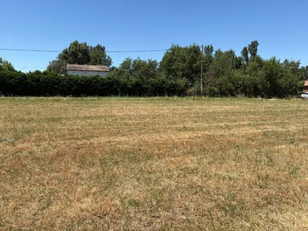 Terrain 900 m²