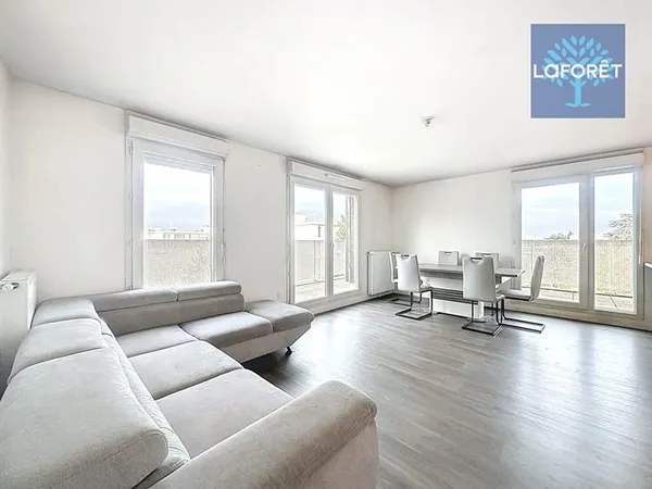À vendre - Appartement 4 pièces avec grande terrasse et 2 places de parking - Dernier étage - Guyanc