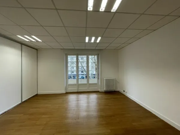 Local professionnel 121 m²