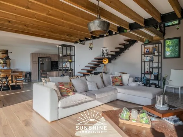 EN EXCLUSIVITÉ - Villa récente au coeur du village avec terrasse, garage et vue mer La Montagne, SUN