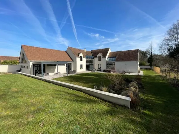 Maison 8 pièces 385 m²