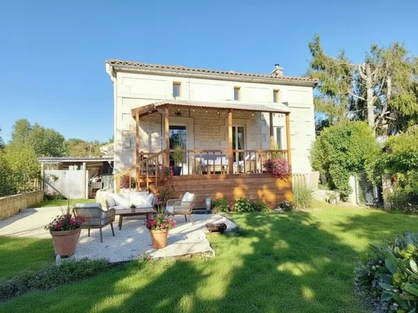 Maison charentaise rénovée - 85 m², 5 pièces dont 2 chambres + 1 bureau