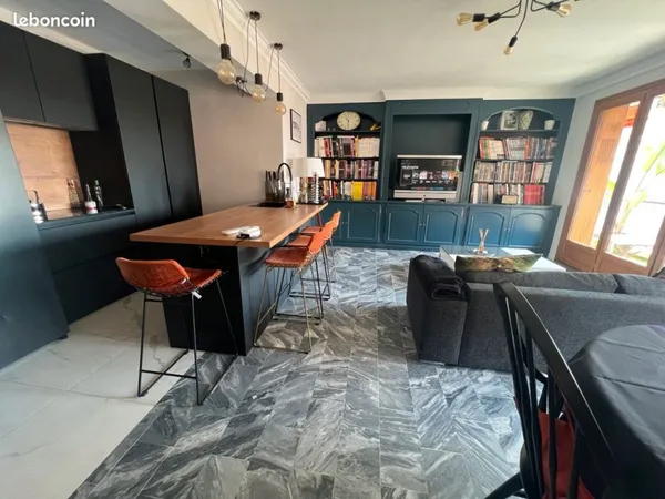 Appartement traversant de 93 m², 3 chambres, parking et terrasse