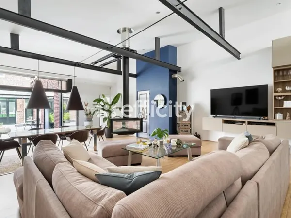 Maison 8 pièces 230 m²