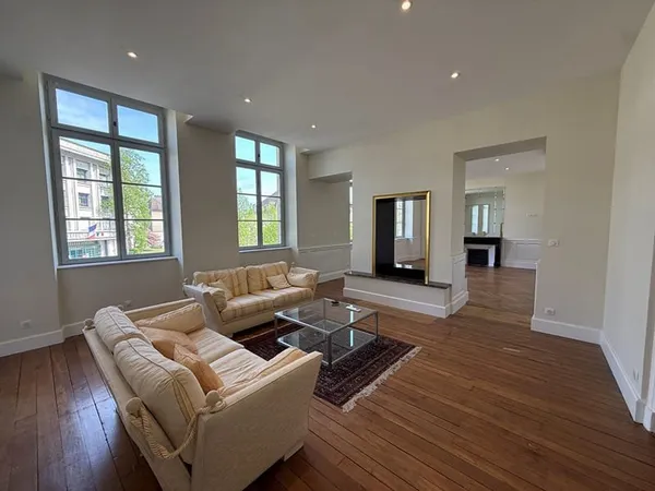 BIEN RARE - COURS JEAN JAURES - APPARTEMENT DE TYPE F5 AVEC TERRASSE
