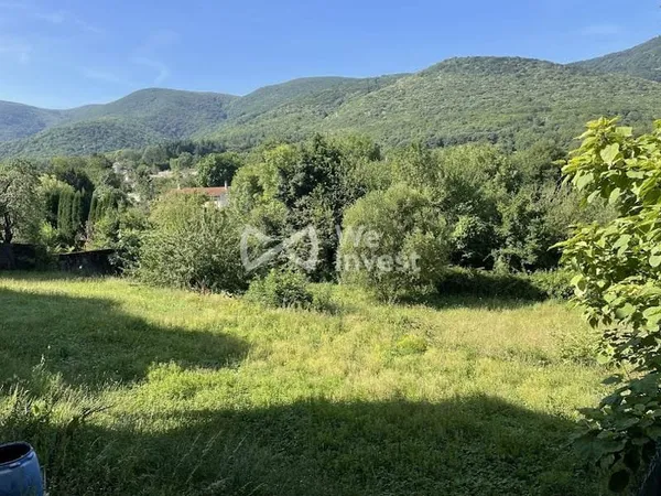 Terrain 1270 m²