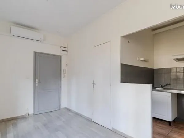 Studio 1 pièce 25 m²