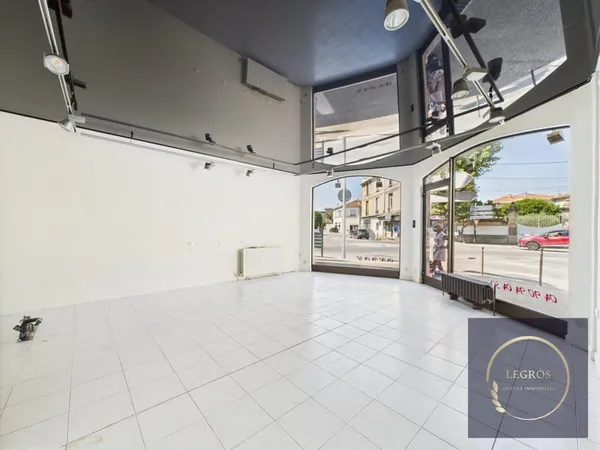 Local commercial a louer emplacement strategique Chateaurena