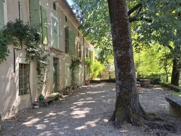 Demeure entourée de son parc et de ses terres attenantes