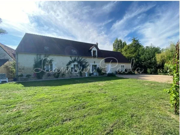 Belle propriété sur 1.34 ha, bordée par un ruisseau