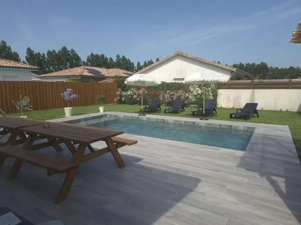 Maison récente avec piscine à vendre à Parentis en Born