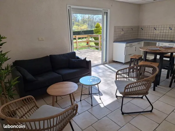 Location meublée avec terrasse à 35mn du Puy Du Fou et 1h de la Tranche Sur Mer