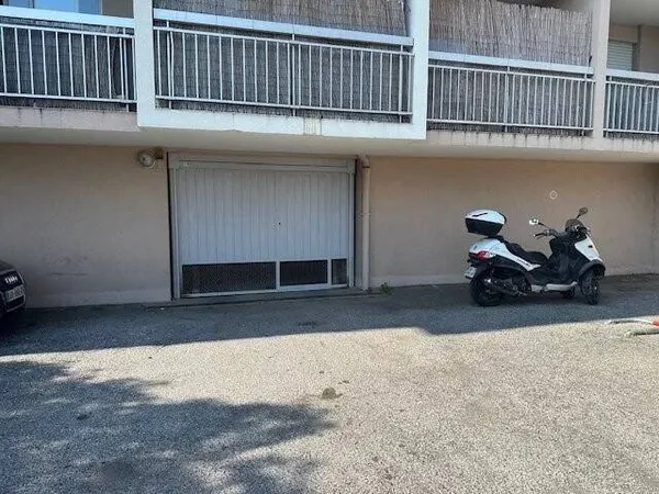 Stationnement Location Nice   150€