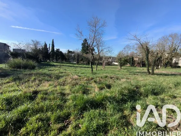 Terrain 1073 m²