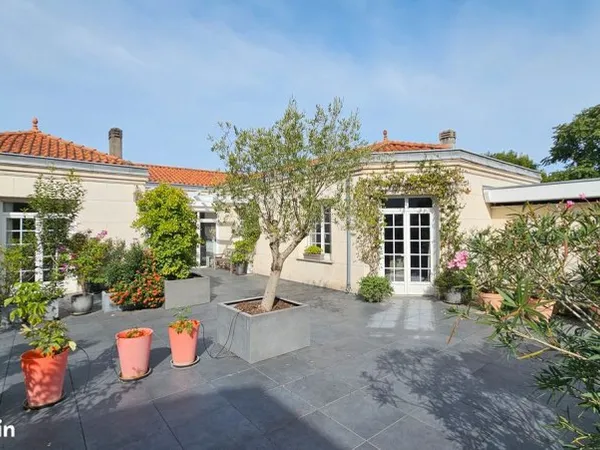 Bordeaux Centre - Villa de caractère avec grande terrasse, jardin et parking privé -