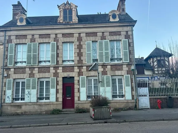 Maison de maître de caractère au coeur du Mêle-sur-Sarthe
