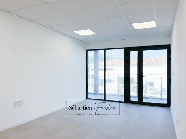 Bureau à louer LA SEYNE SUR MER (83) - 30 M² - FORTE VISIBILITÉ - BUREAUX NEUFS - PMR - STATIONNEMEN