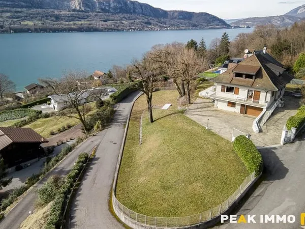 A Vendre Propriété de caractère dans un secteur résidentiel prisé