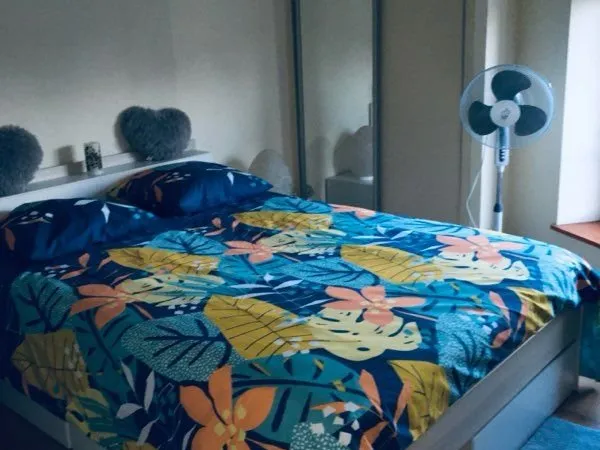 Chambre meublée