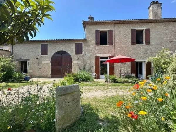 Maison 6 pièces 239 m²