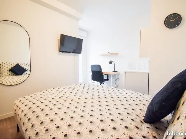 Très belle chambre en colocation + terrasse privative
