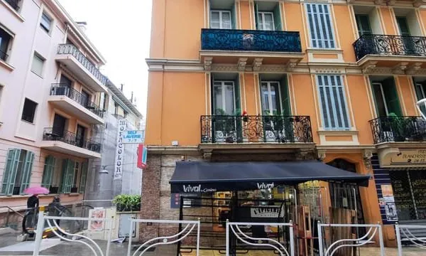 Fond De Commerce Plein Centre- Ville, Emplacement Strategique Dans Beausoleil