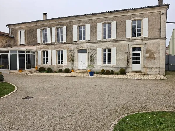 Maison Charentaise Rouillac 294 m2
