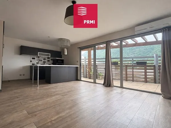 Saint-Denis centre-ville - T4 duplex avec terrasse, vue mer et montagne