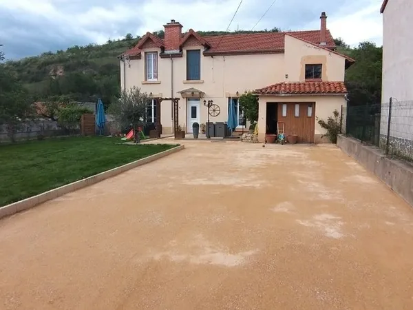 Maison rénovée - 200 m² - 4 chambres + bureau - Terrain 560 m²