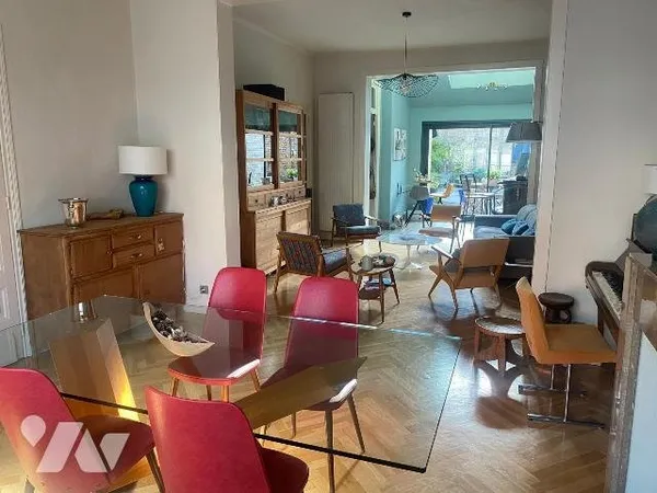 Maison 8 pièces 234 m²