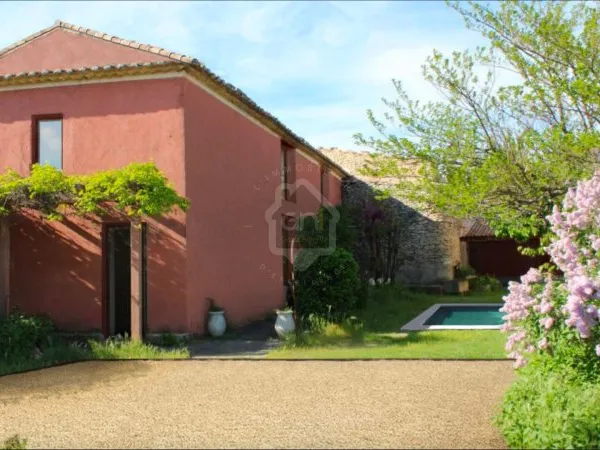 Gordes mas de 200 m2 terrain 787 m2 piscine