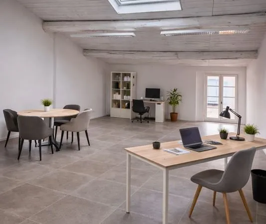 Bureau 45 m² lumineux - Avignon Sud/Montfavet - Parking - Idéal activité ou investissement